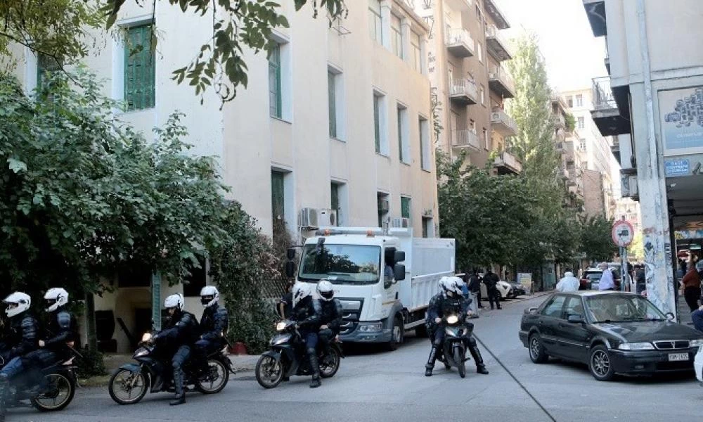 Εξάρχεια: Τι βρήκαν οι αστυνομικοί στο κτίριο!